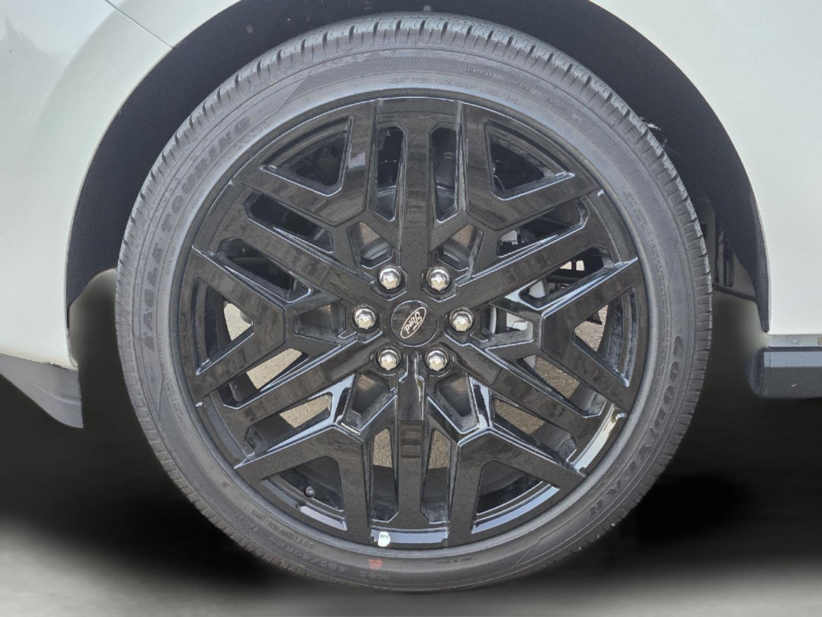 New 2026 Star White Metallic Tri-Coat Ford MAX Platinum® image 7