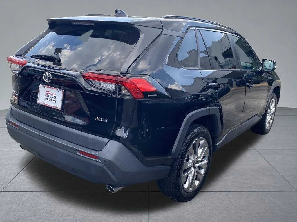 Used 2023 Black Toyota XLE Premium image 14