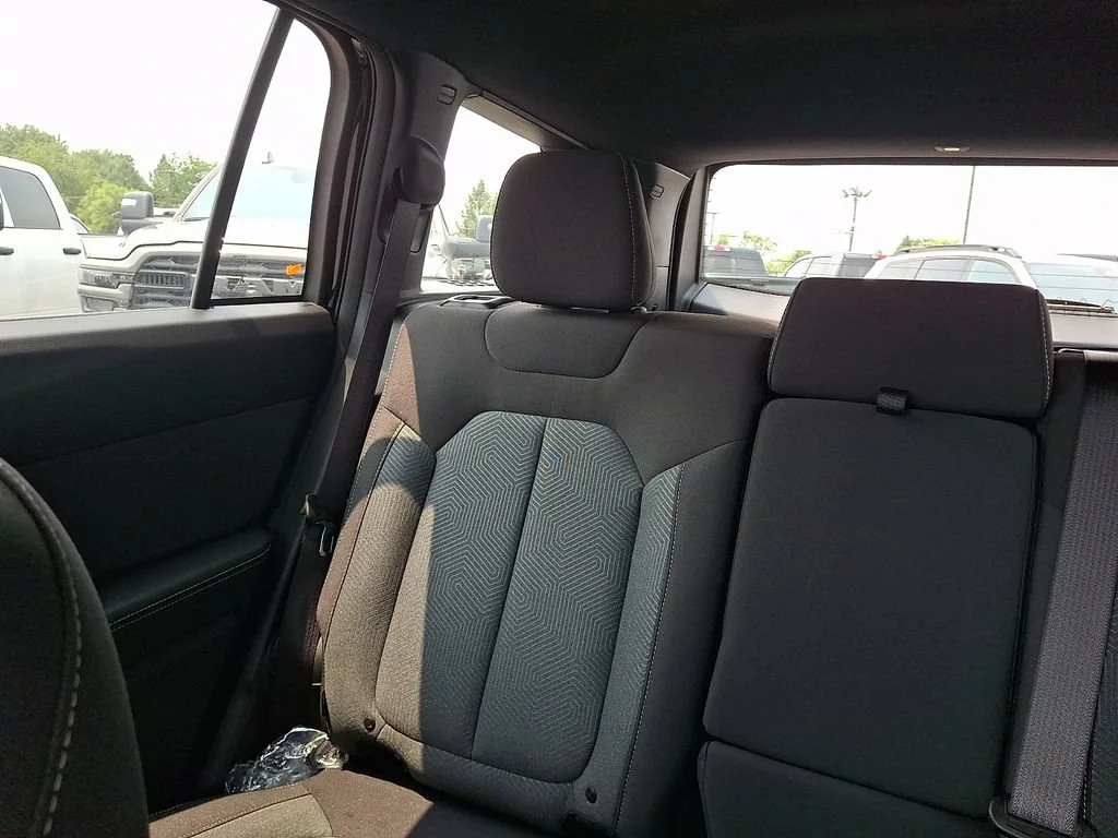 New 2026 Diamond Black Crystal Pearlcoat Jeep Laredo image 13