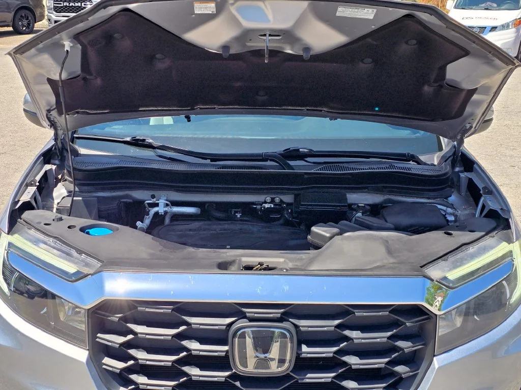 Used 2023 Silver Honda EX-L image 23