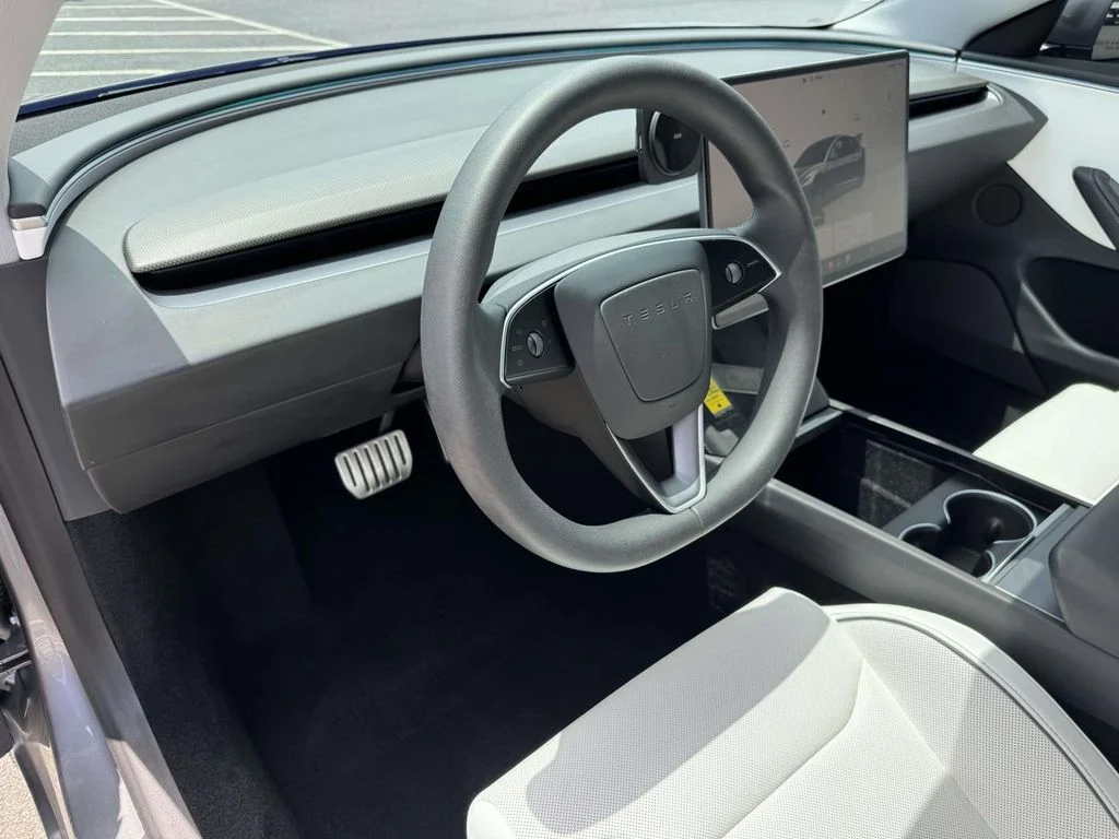 Used 2025  Tesla Performance image 2