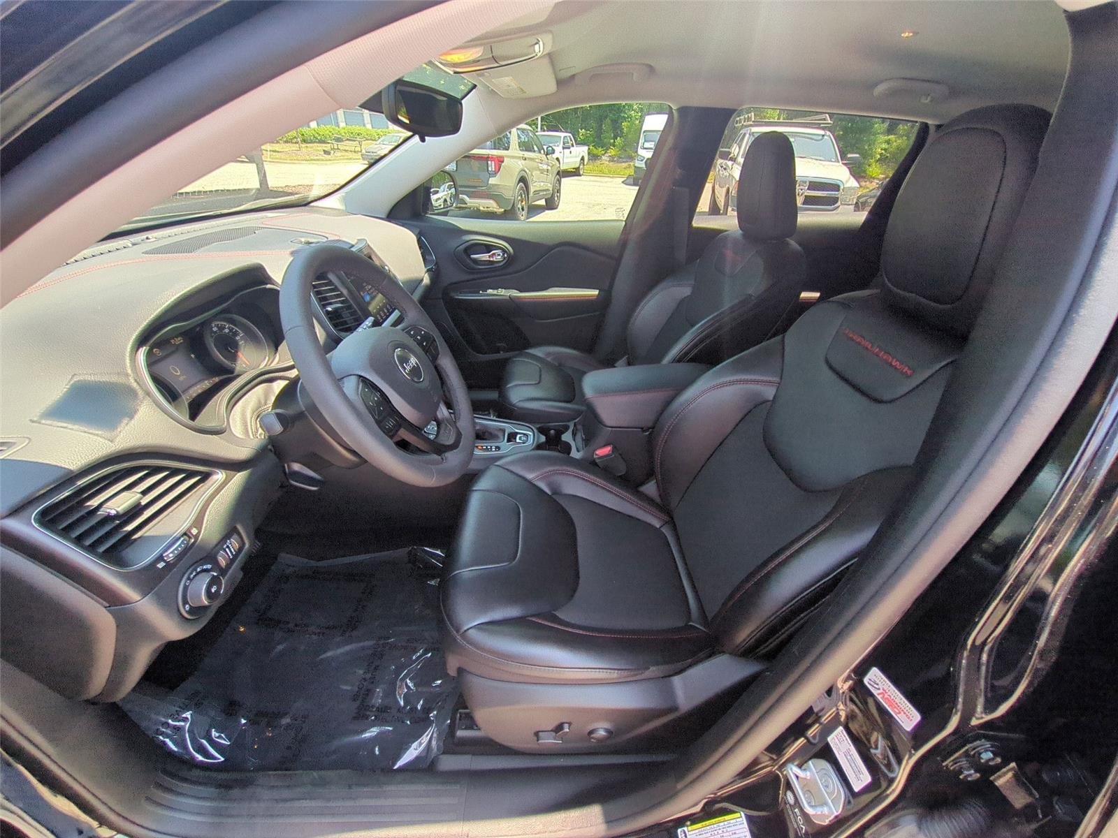 Used 2022 Diamond Black Crystal Pearlcoat Jeep Trailhawk image 18