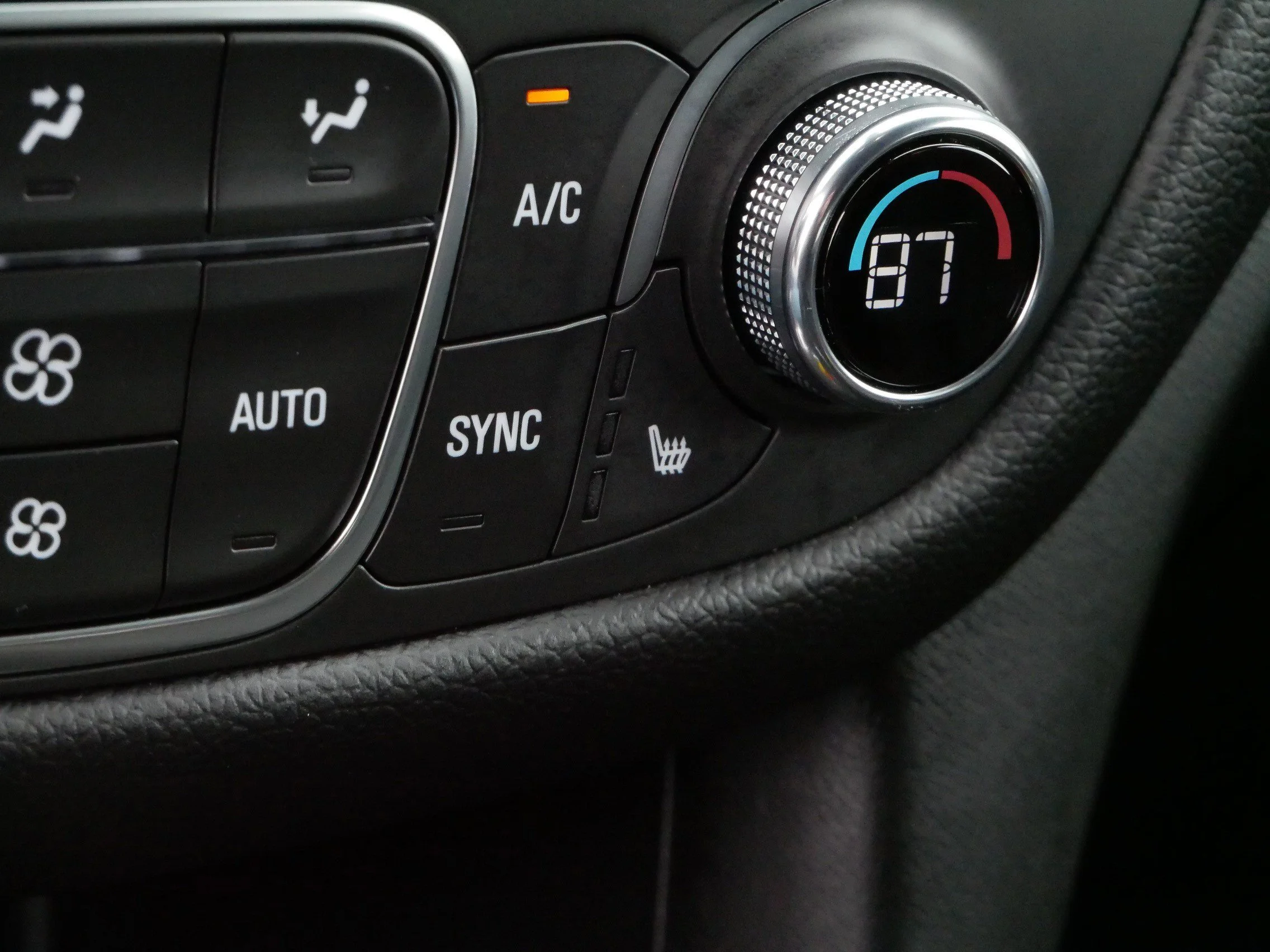 Used 2024 Summit White Chevrolet LT image 27