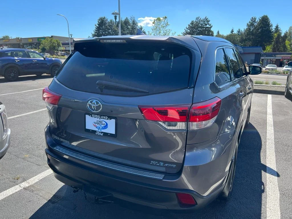 Used 2017 Predawn Gray Mica Toyota XLE image 7