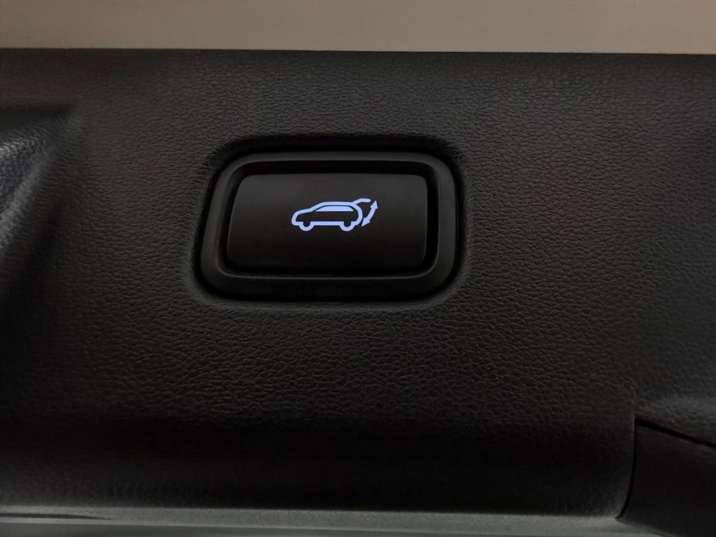 Used 2024 White Hyundai SEL image 29