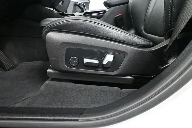 Used 2023 White BMW xDrive30i image 22