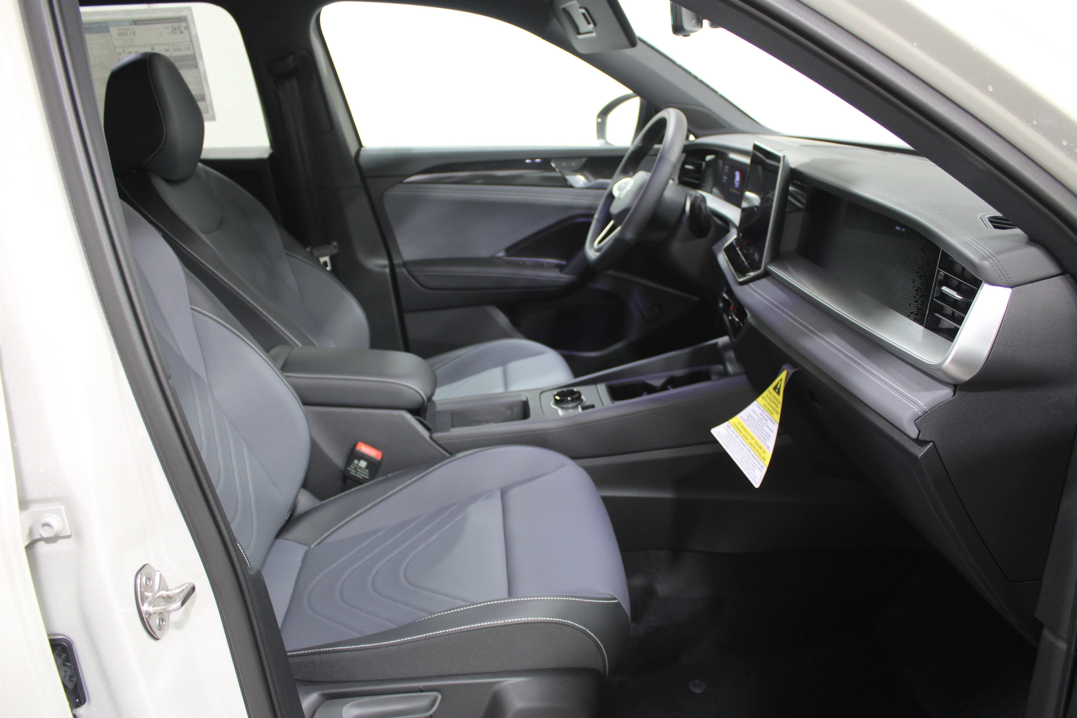 New 2026 Sandstone Volkswagen SE R-Line Black image 23