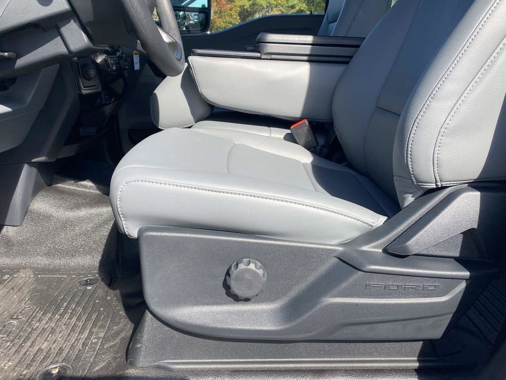 New 2026 Oxford White Ford F-450® XL image 14