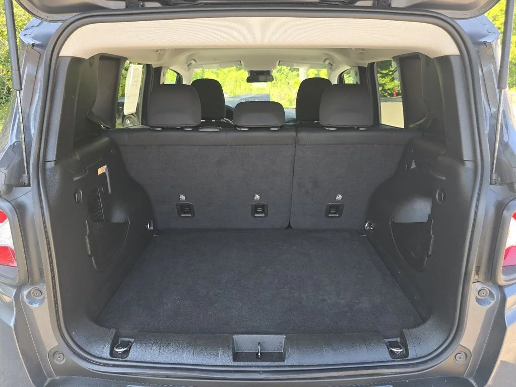 Used 2023 Gray Jeep Latitude image 16