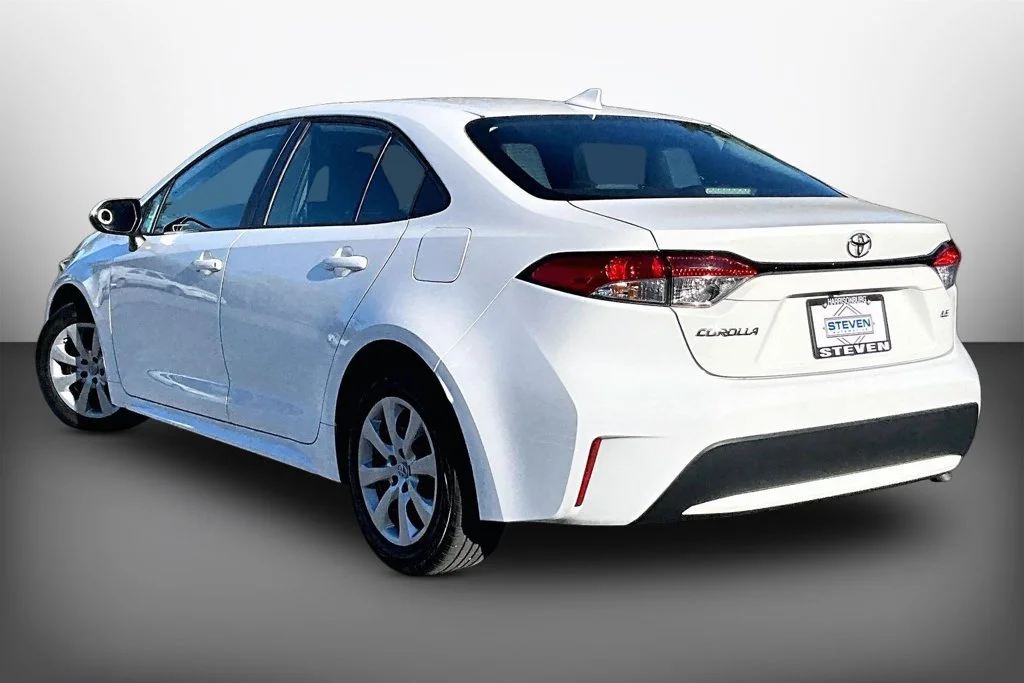 Used 2020 White Toyota LE image 4
