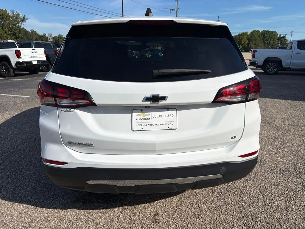 Used 2024 Summit White Chevrolet LT image 4