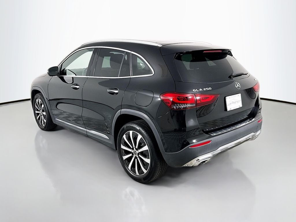 Used 2022 Black Mercedes-Benz GLA 250 image 3