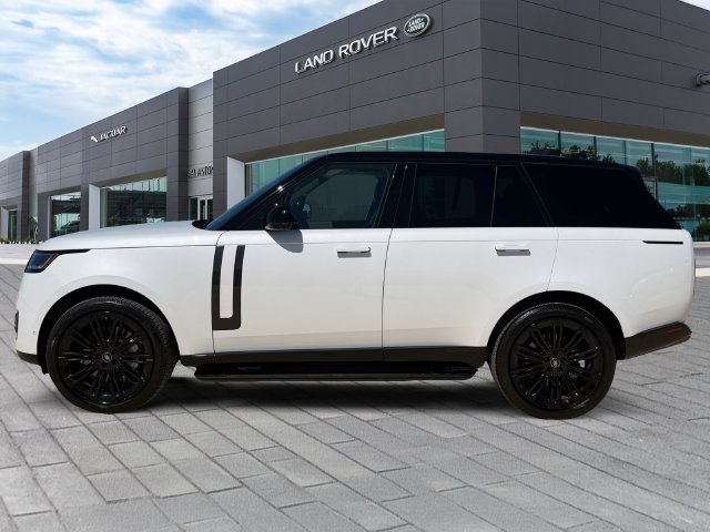 Used 2025 Ostuni Pearl White Premium Metallic Land Rover SE image 2