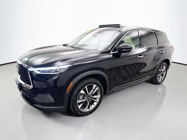 Used 2023 Black INFINITI LUXE image 3