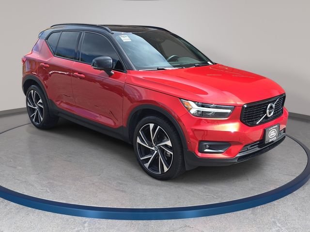 Used 2019 Red Volvo R-Design image 4