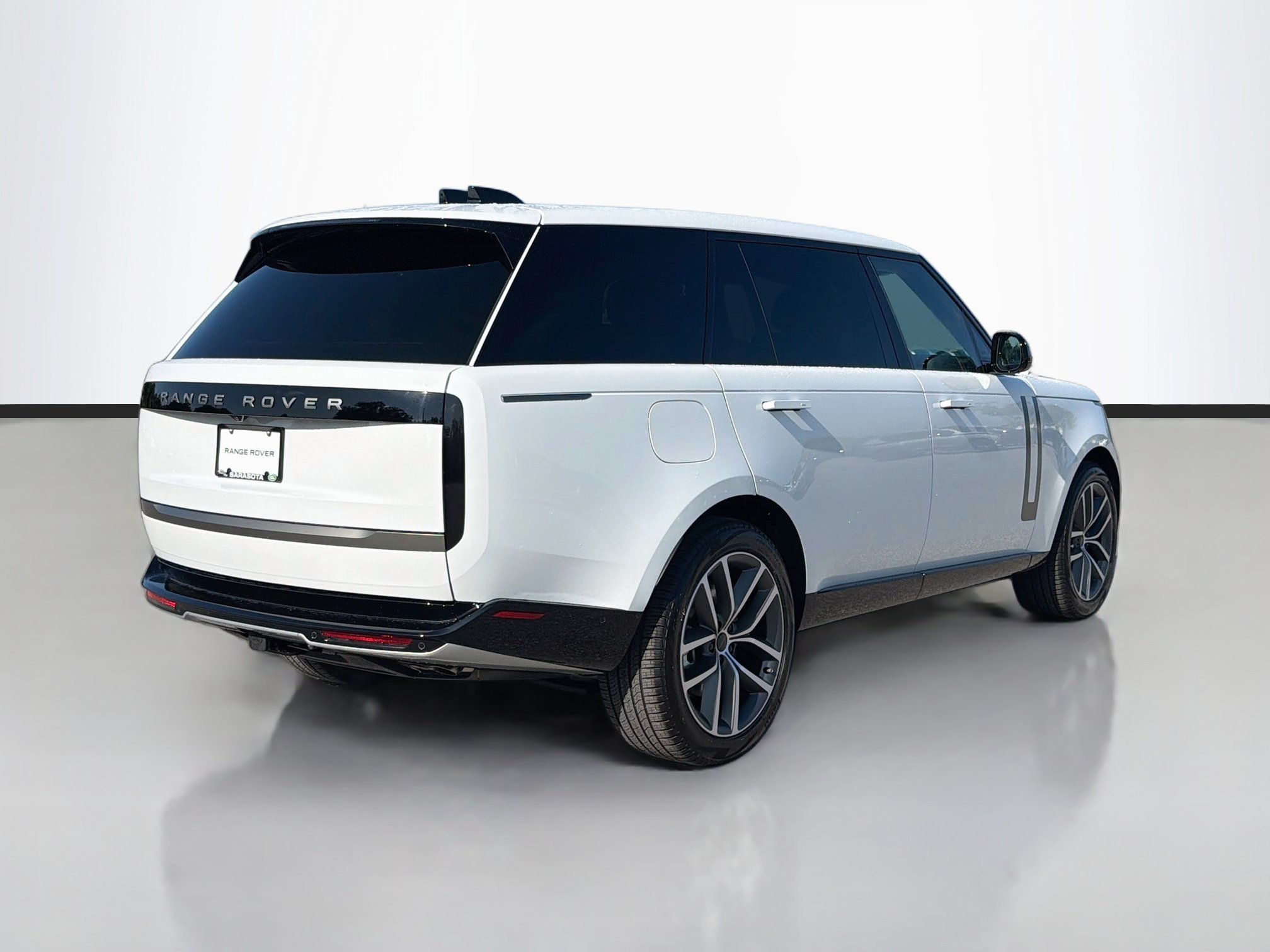 New 2026 Fuji White Land Rover SE image 5