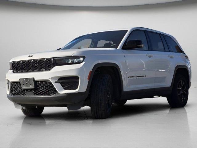 Used 2024 Bright White Clearcoat Jeep  image 17
