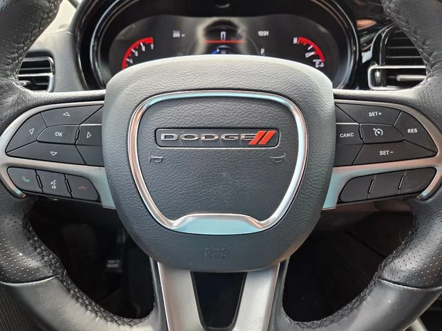 Used 2022 White Dodge SXT image 30