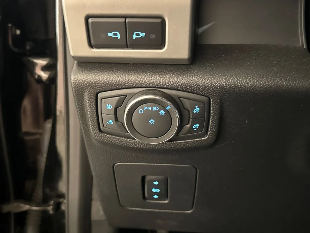 Used 2016 Black Ford Lariat image 19