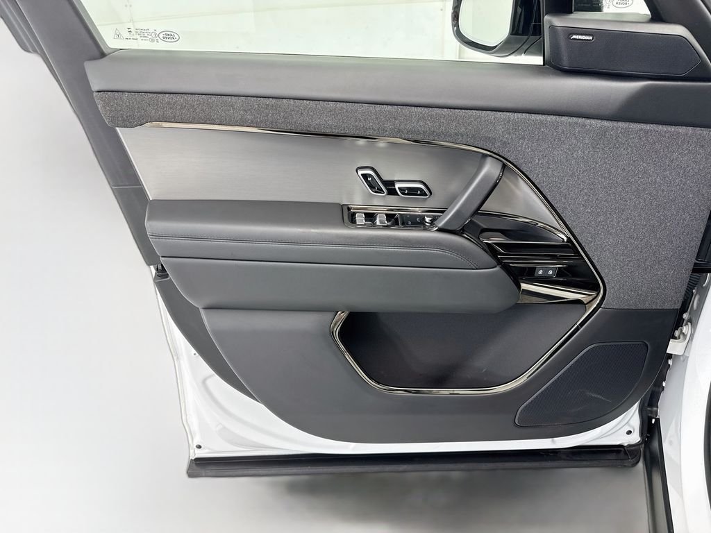 Certified Used 2025 Fuji White Land Rover Dynamic SE image 23