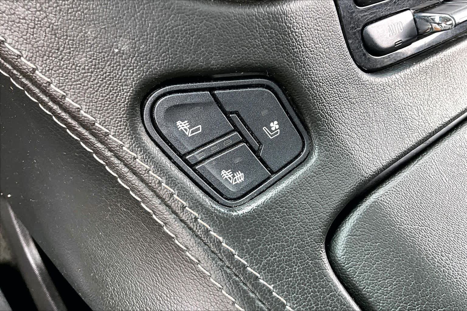 Used 2018 Onyx Black GMC Denali image 36