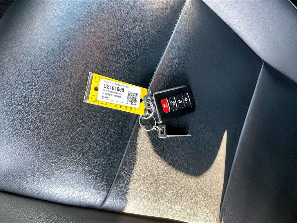 Used 2019 Celestial Silver Metallic Toyota XLE image 30