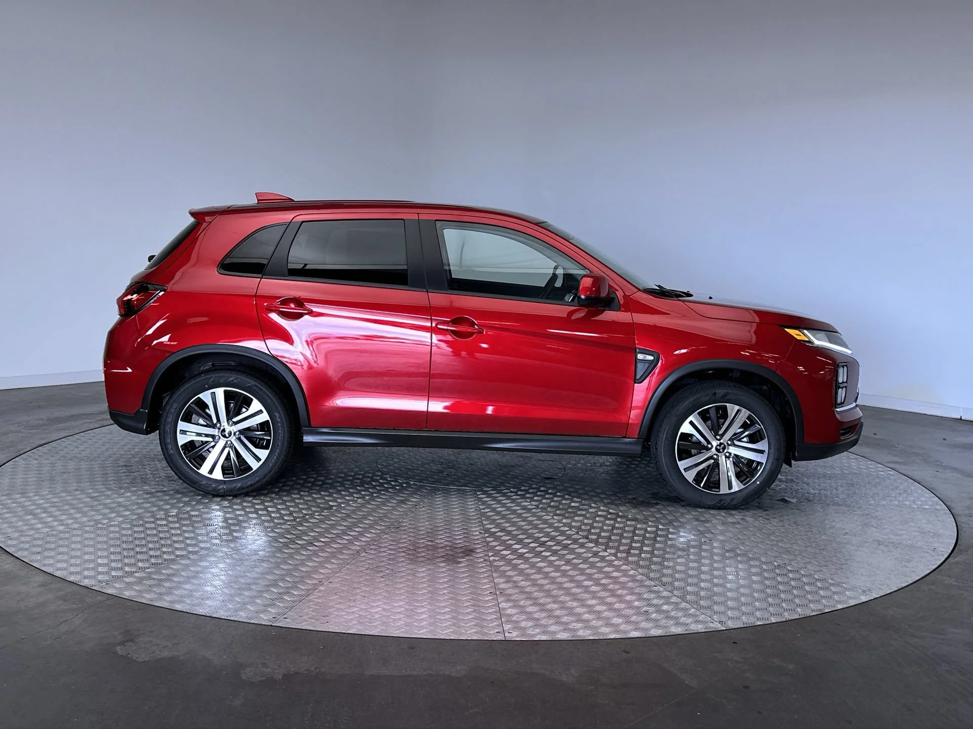 New 2026 Red Diamond Mitsubishi ES image 10
