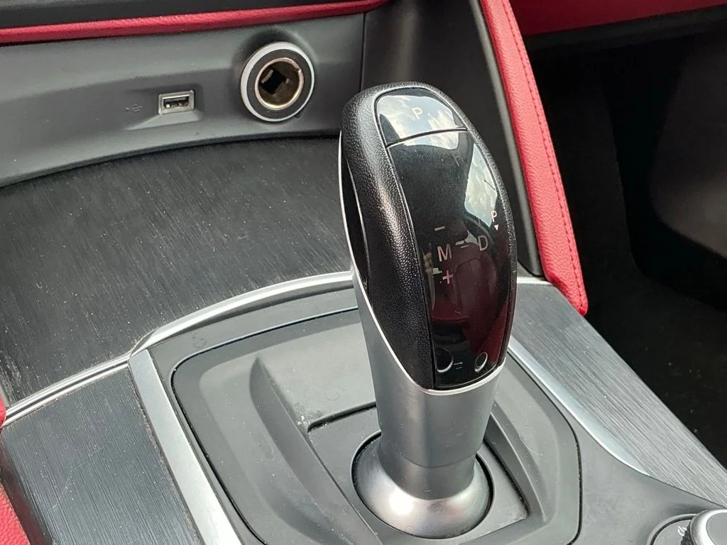 Used 2019 White Alfa Romeo Base image 43