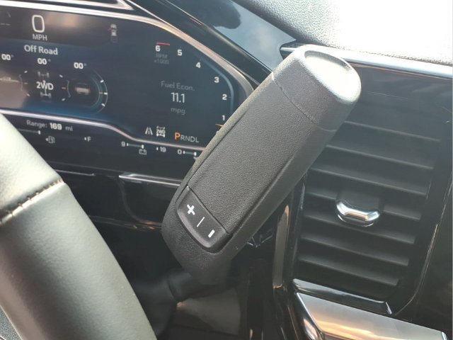 Used 2025 Summit White Chevrolet LT image 10