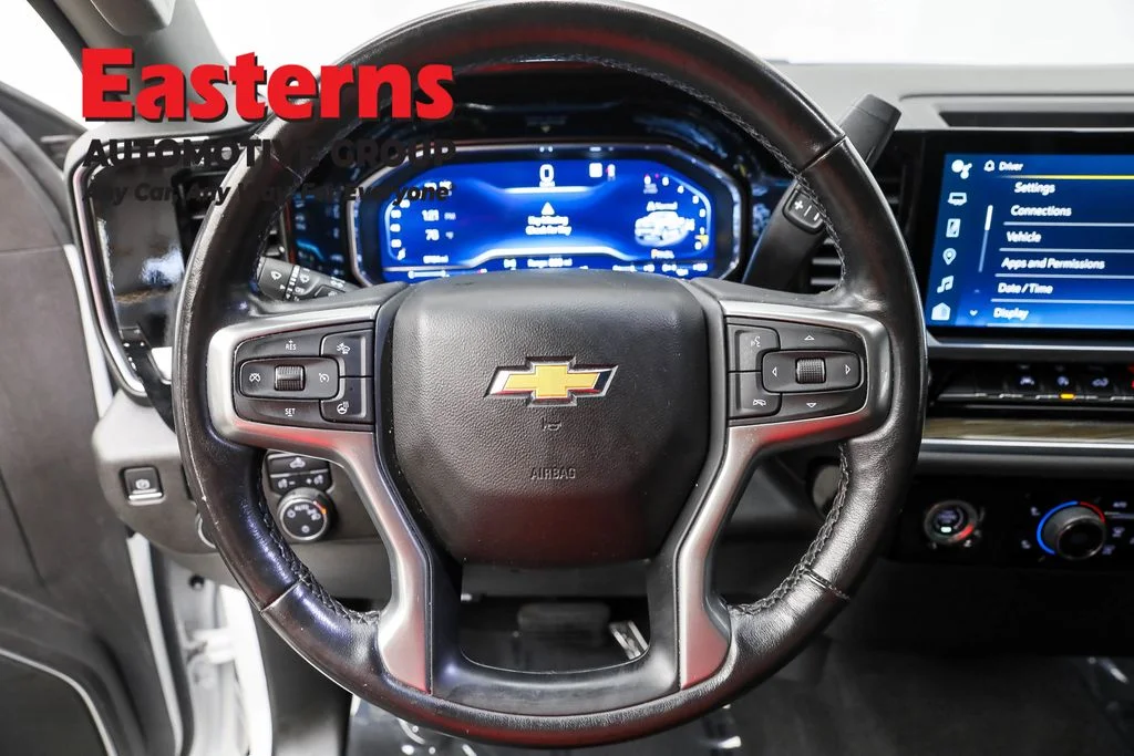 Used 2022 White Chevrolet LT image 10