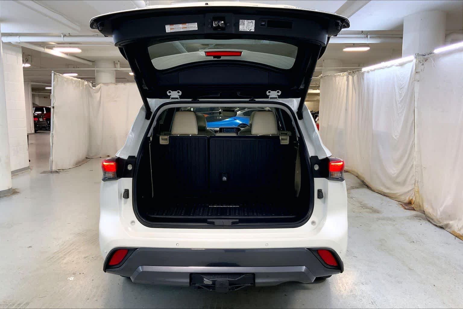 Used 2021 Blizzard Pearl Toyota Limited image 33