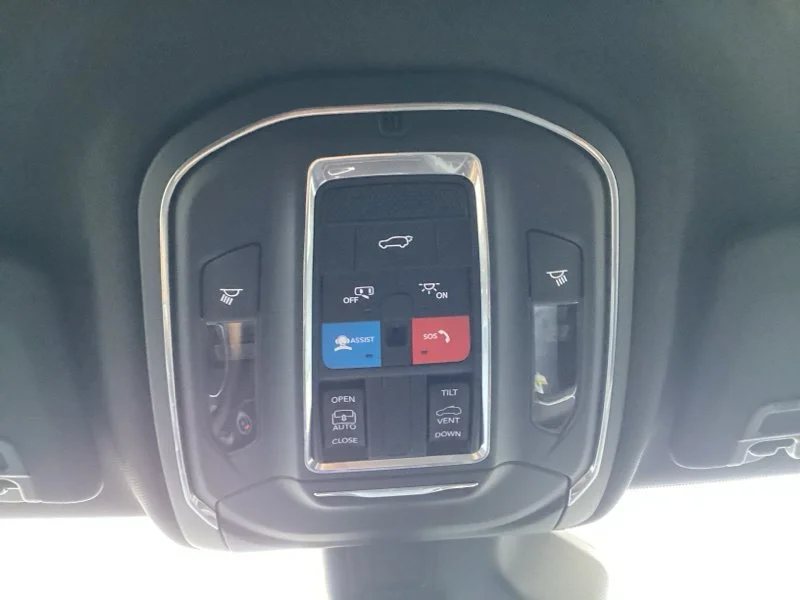 2025 Jeep Grand Cherokee Laredo - Photo 31