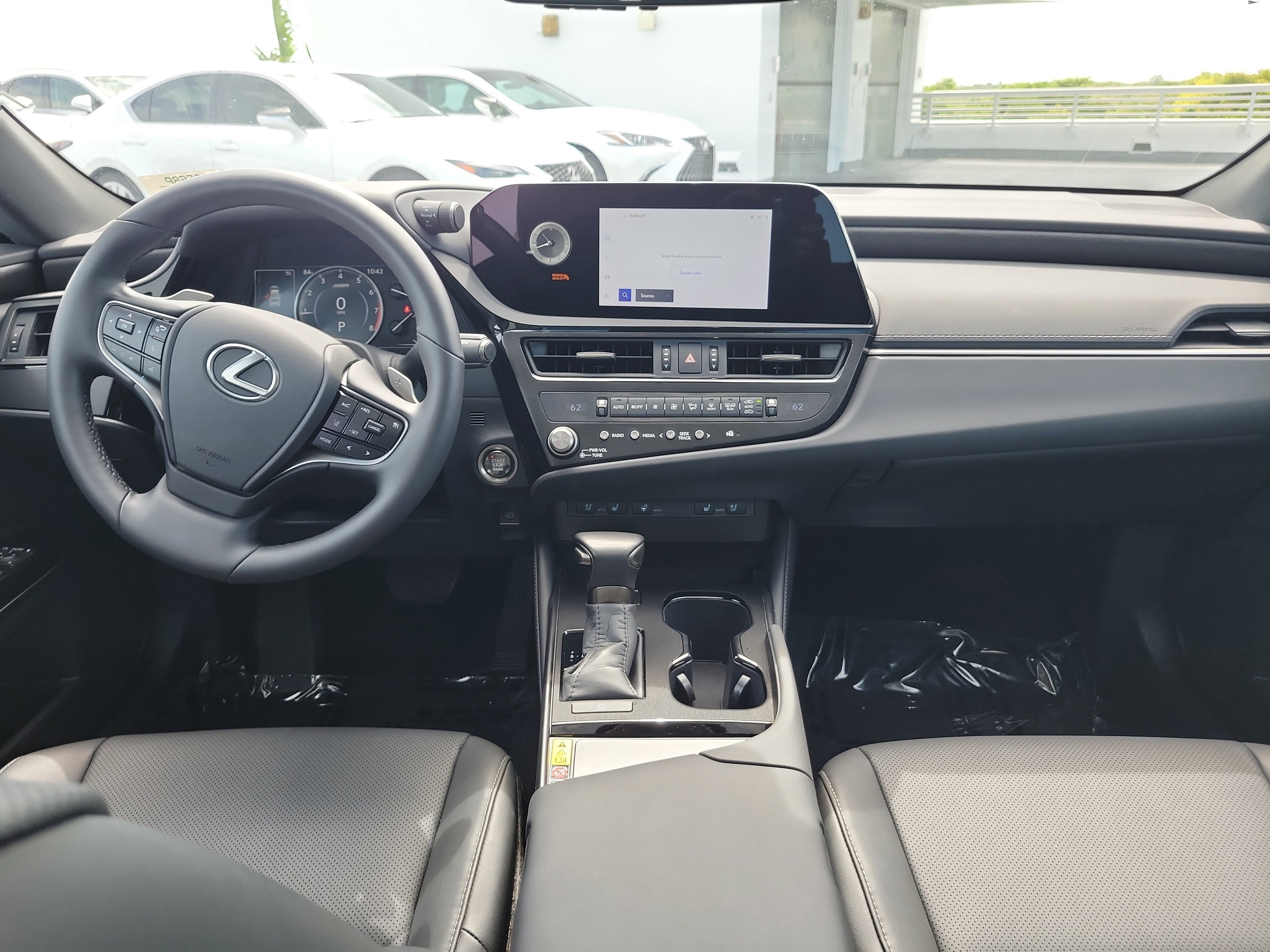 2025 Lexus ES 350 - Photo 15
