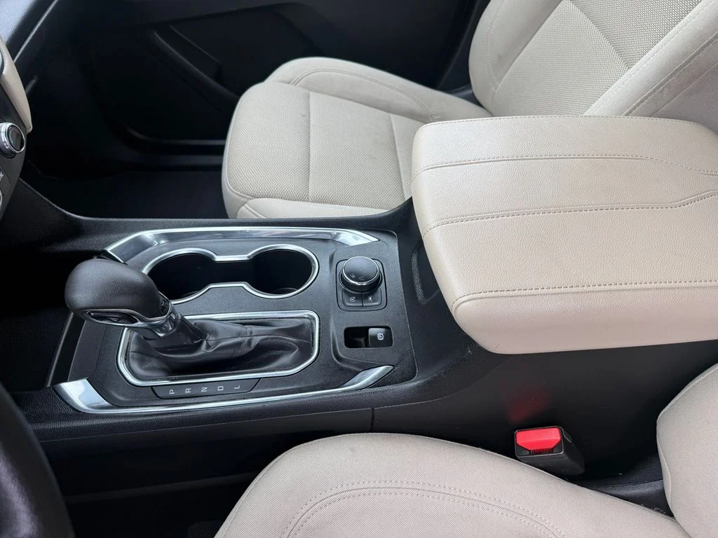 Used 2022 White Chevrolet LS image 30