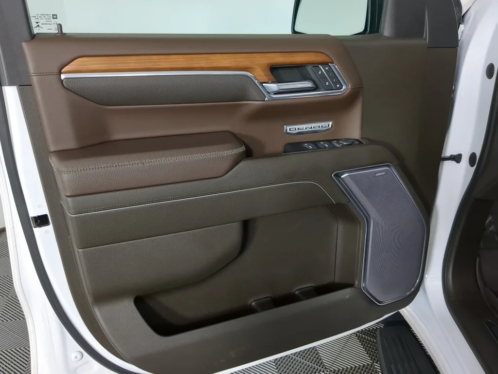 Used 2022 White GMC Denali image 12