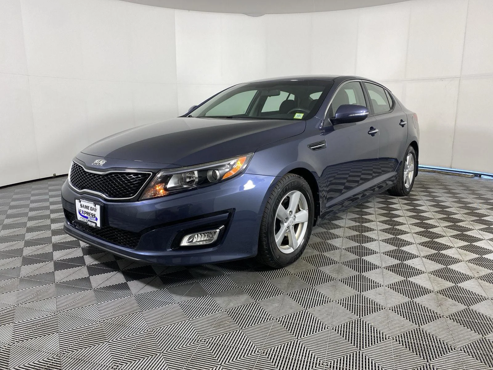 Used 2015 Smokey Blue Kia LX image 3