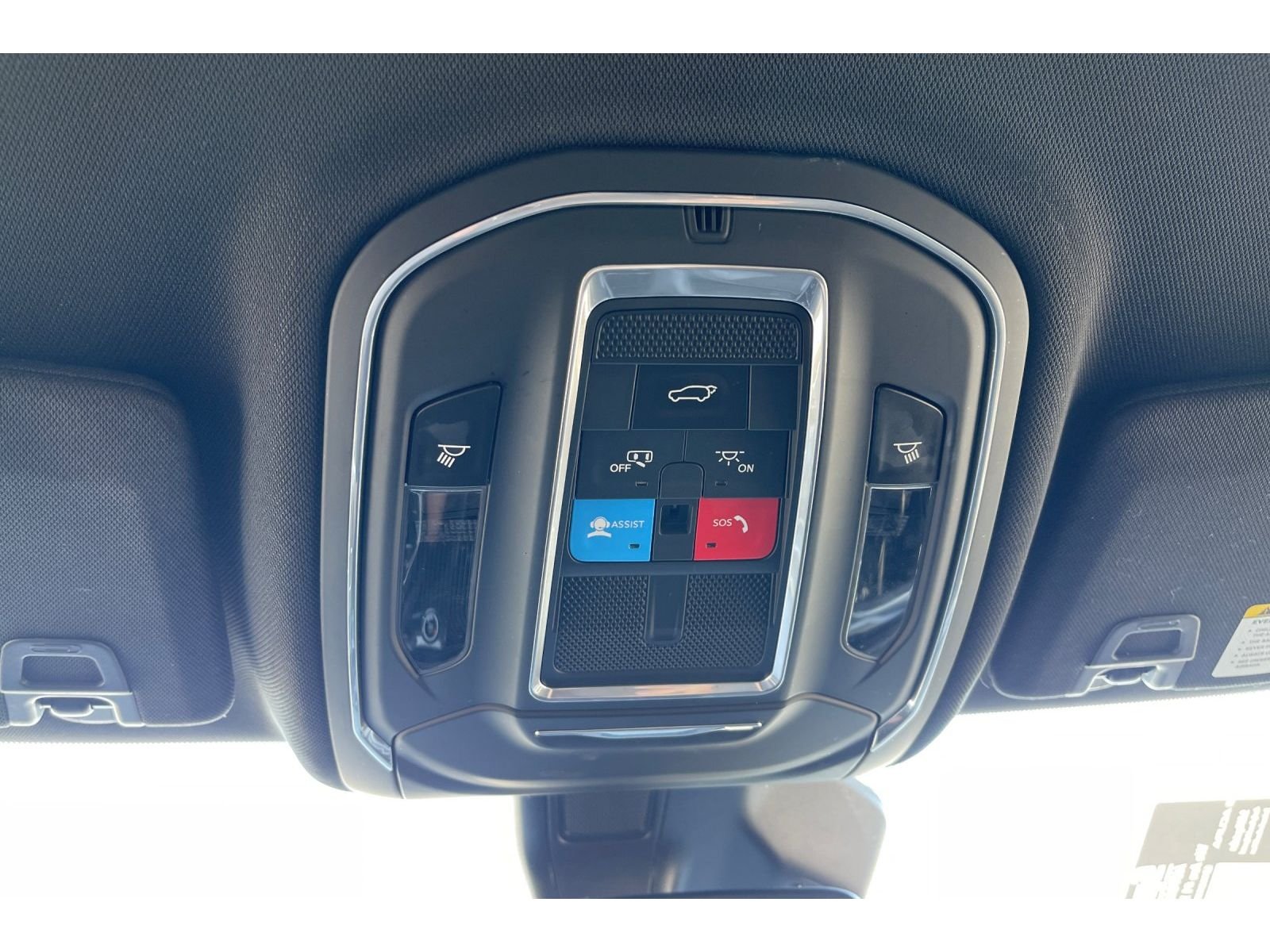 Used 2022 Baltic Gray Metallic Clearcoat Jeep Altitude image 24
