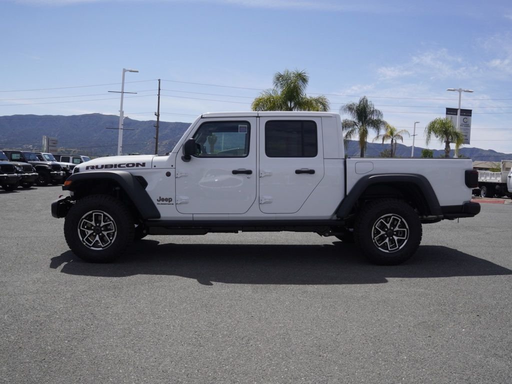 New 2026 Bright White Clear-Coat Exterior Paint Jeep Rubicon image 6