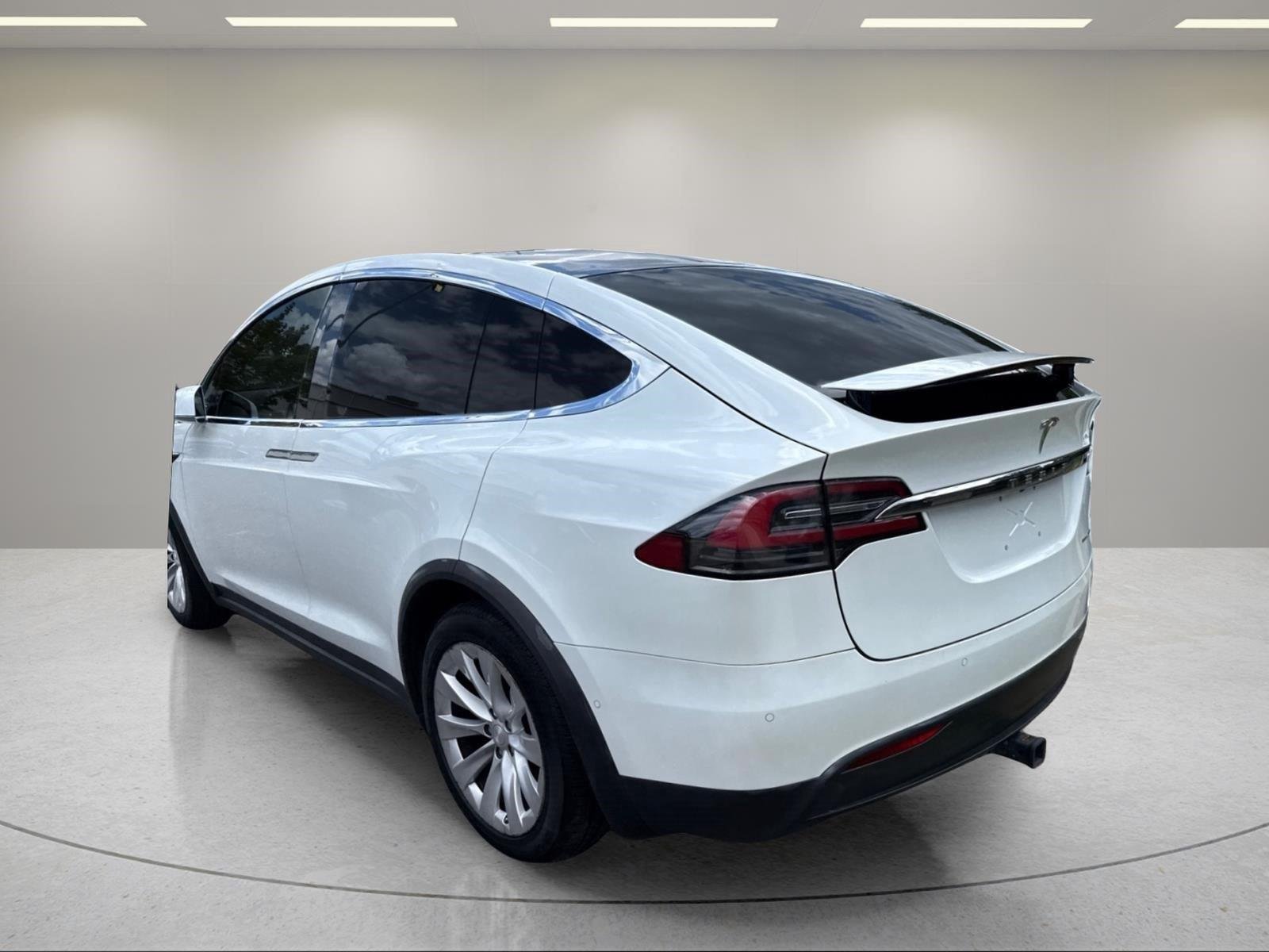 Used 2020  Tesla Long Range image 11