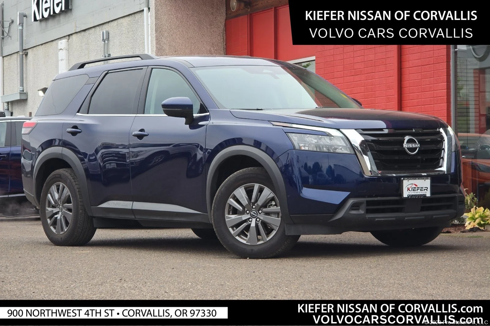 Used 2025 Deep Ocean Blue Pearl Nissan SV image 1