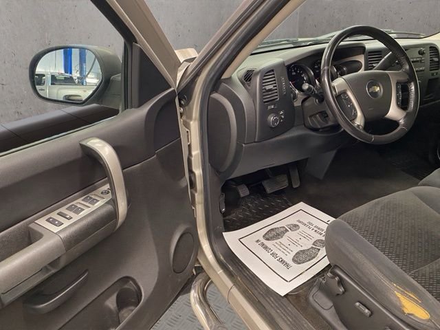 Used 2008 Silver Chevrolet LT image 17