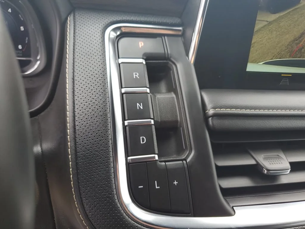 Used 2024 Summit White Chevrolet Premier image 28