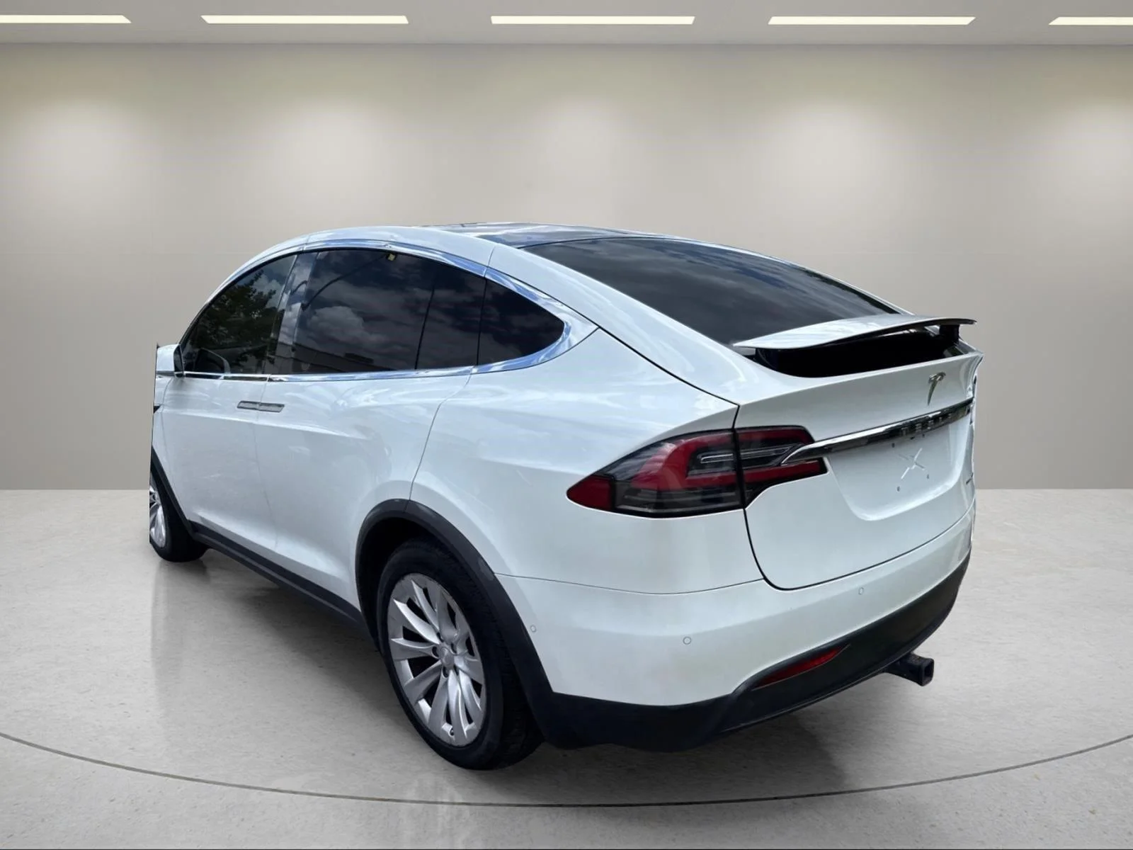 Used 2020  Tesla Long Range image 11