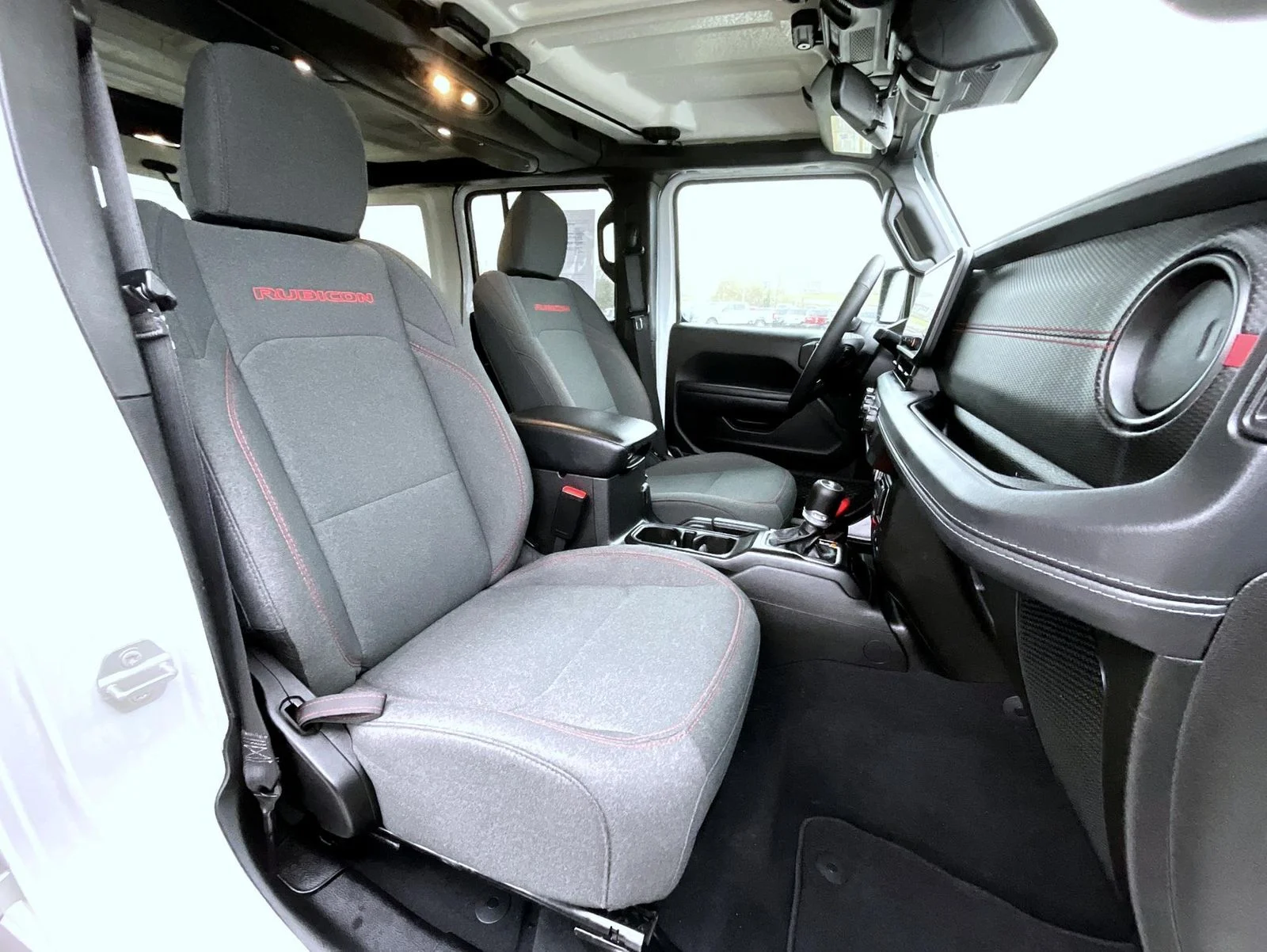 Used 2025 White/off-white Jeep Rubicon image 16