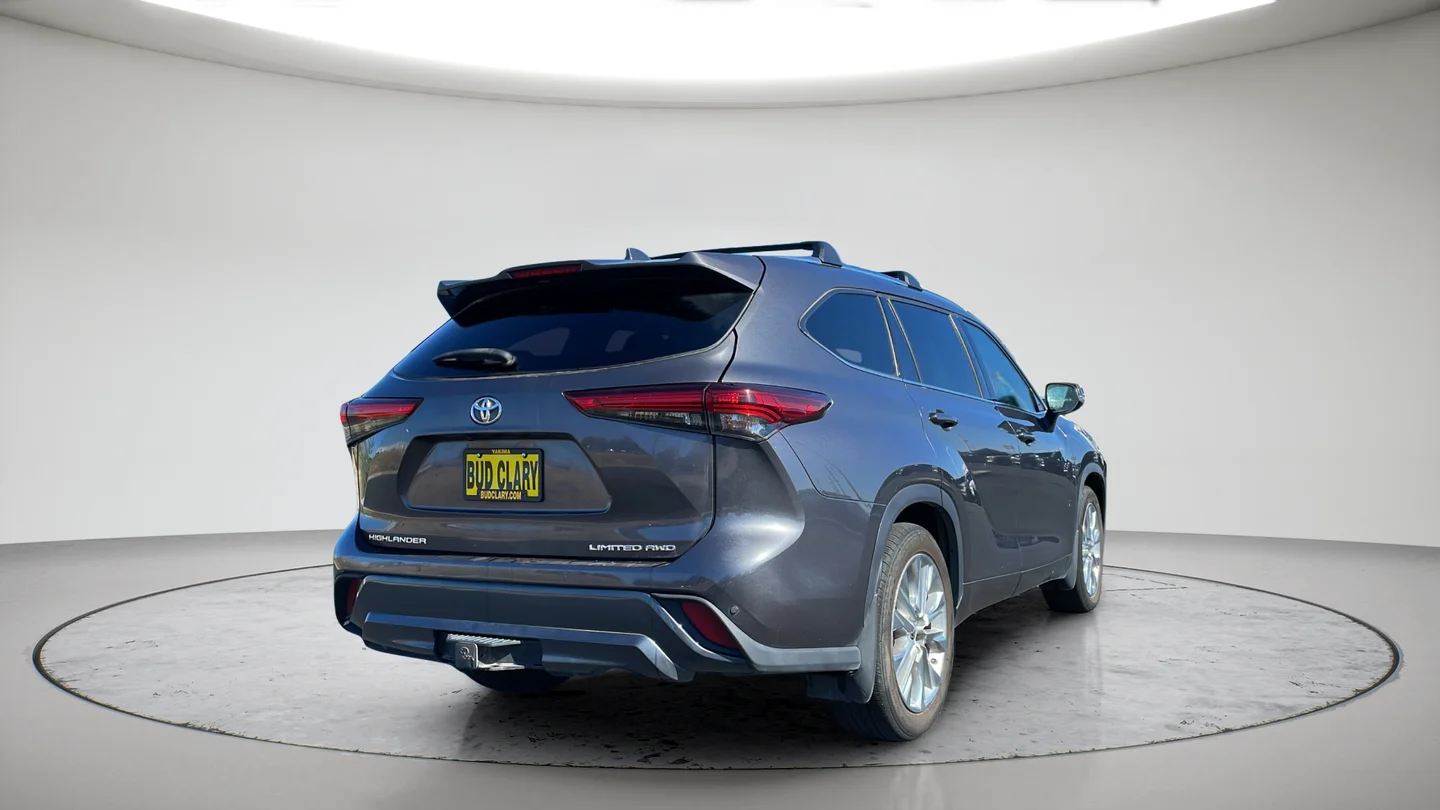 Used 2022 Gray Toyota Limited image 3