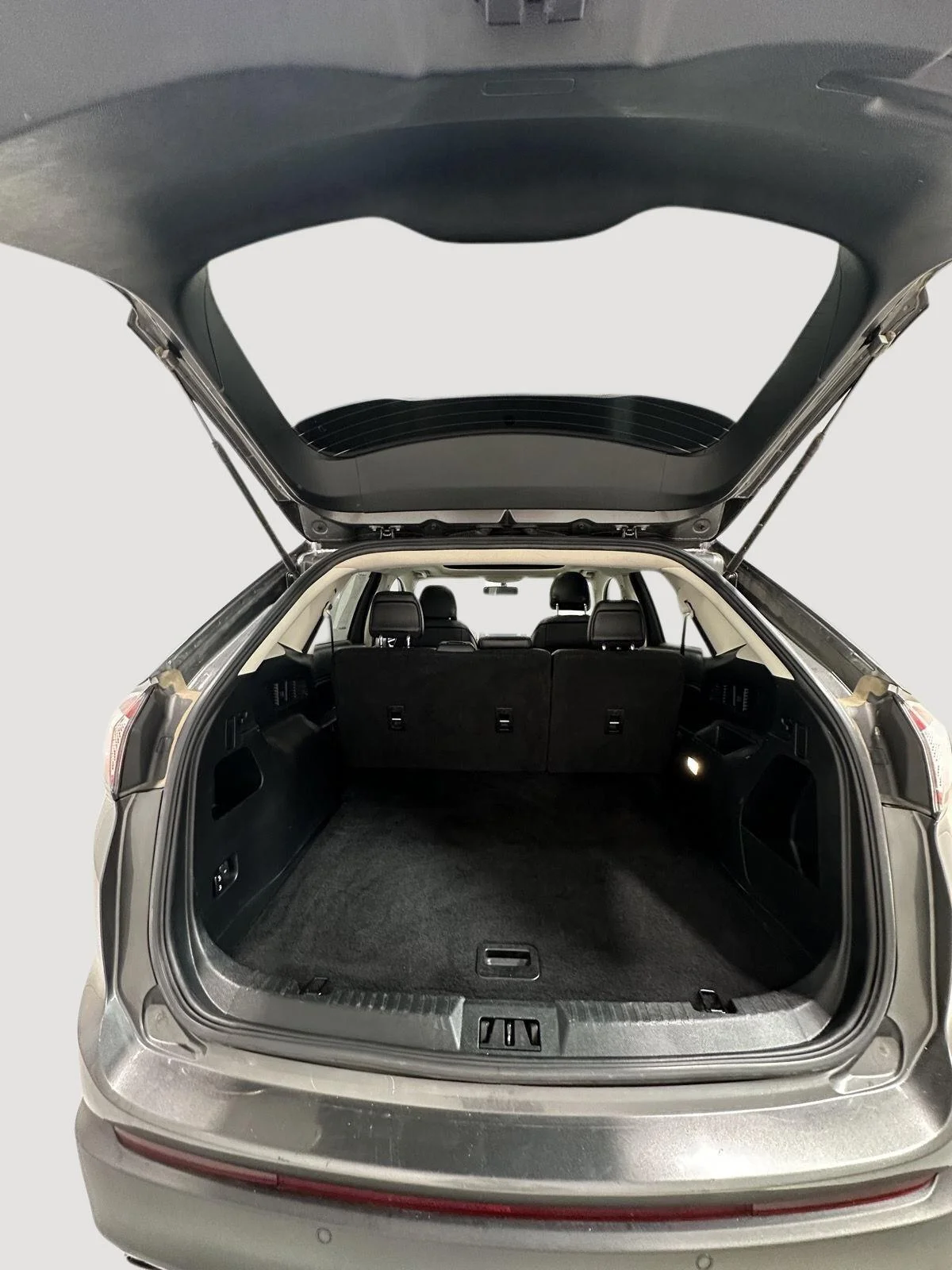 Used 2018 Magnetic Metallic Ford SEL image 25