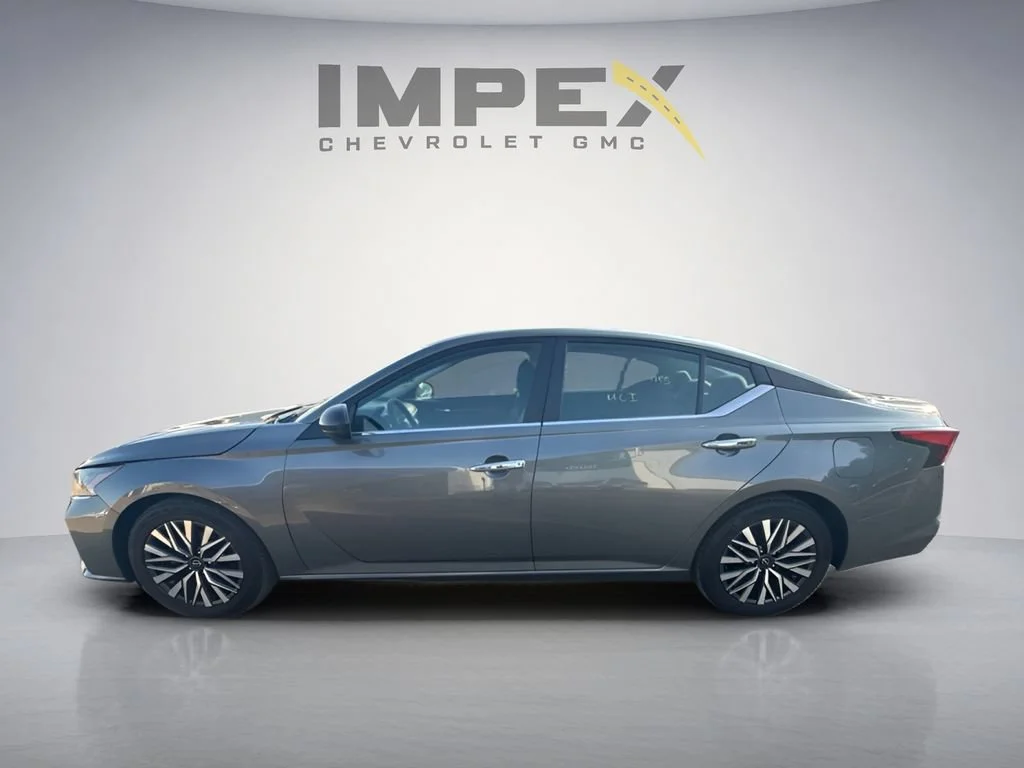 Used 2025 Charcoal Nissan SV image 2