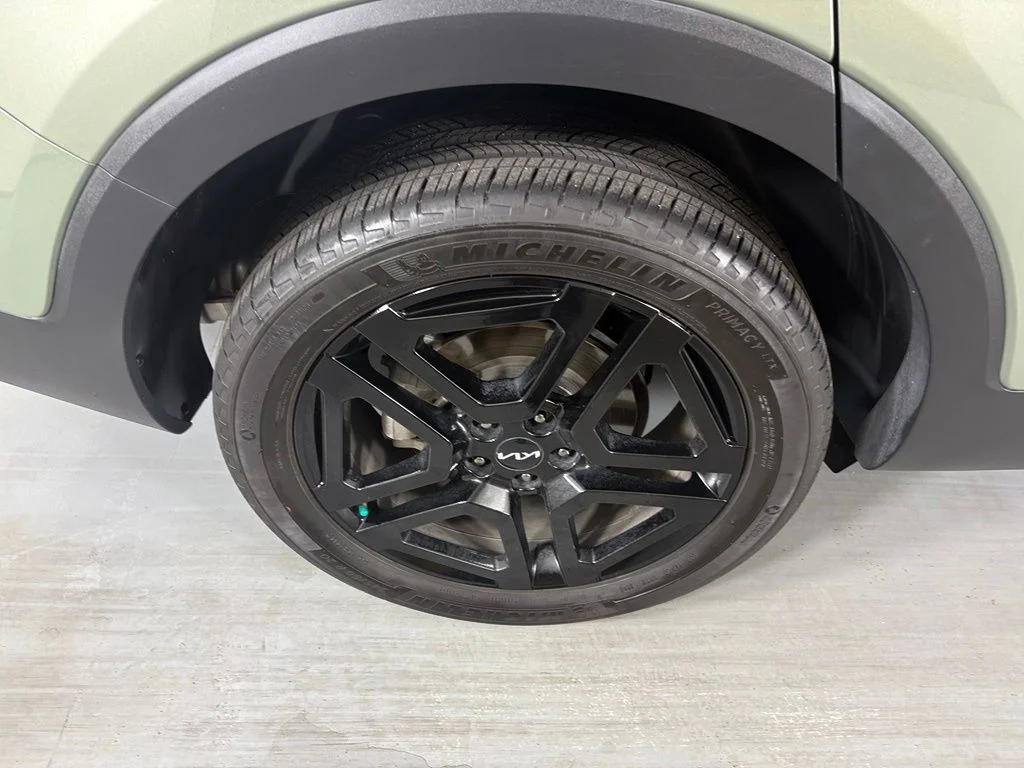 Used 2024 Green Kia EX X-Line image 10