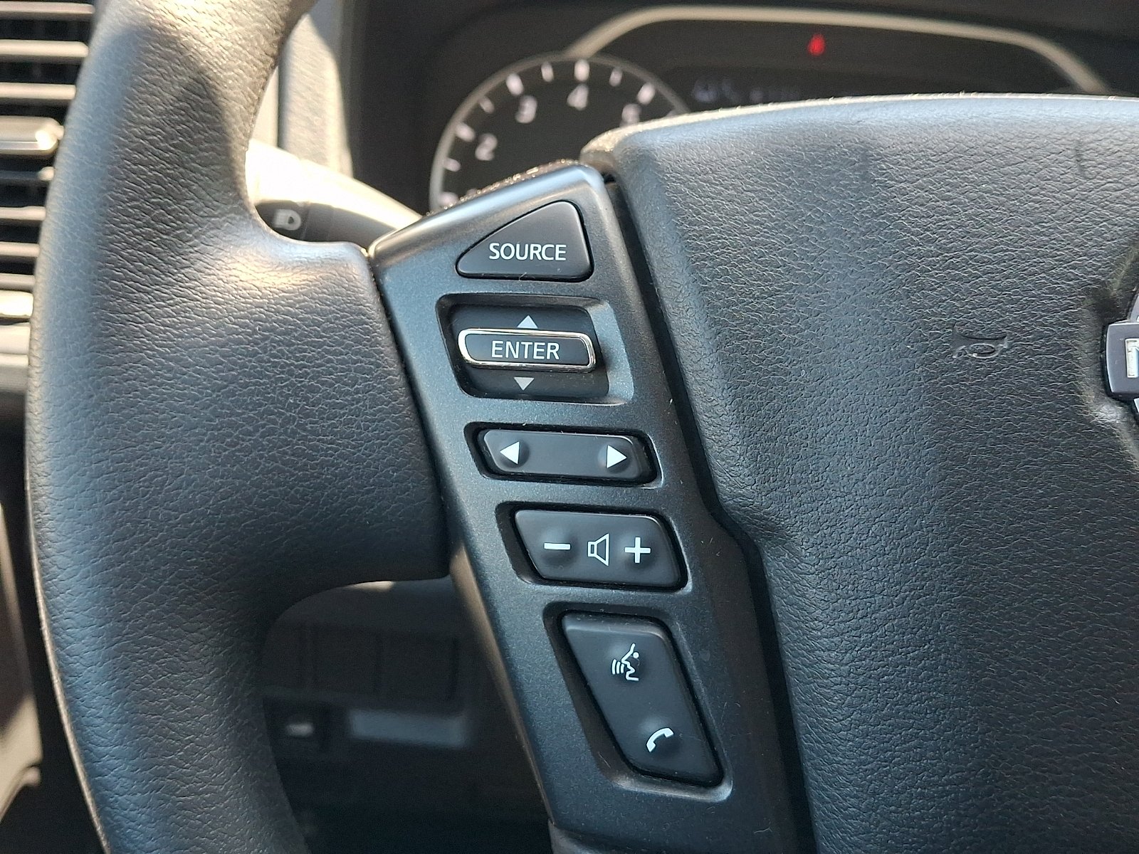 Used 2022 Glacier White - QAK Nissan King Cab S 4x4 image 20