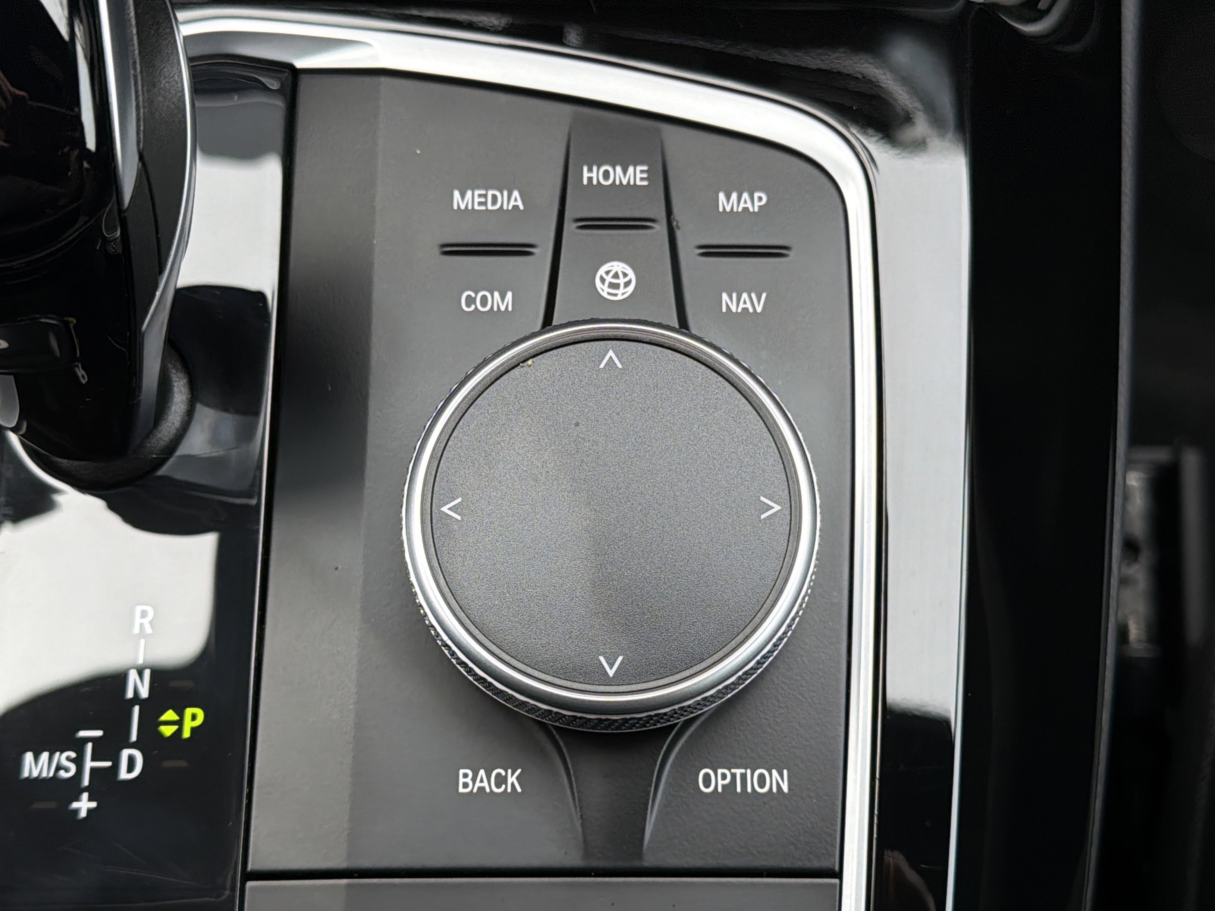 Used 2025 Mineral White Metallic BMW xDrive30i image 8